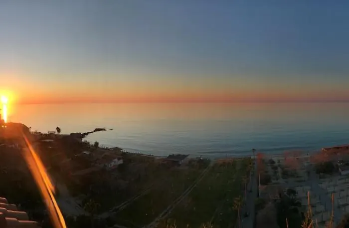 Couette-café Nereide 4*